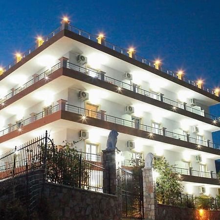 Mihalis Apartments Химара Экстерьер фото