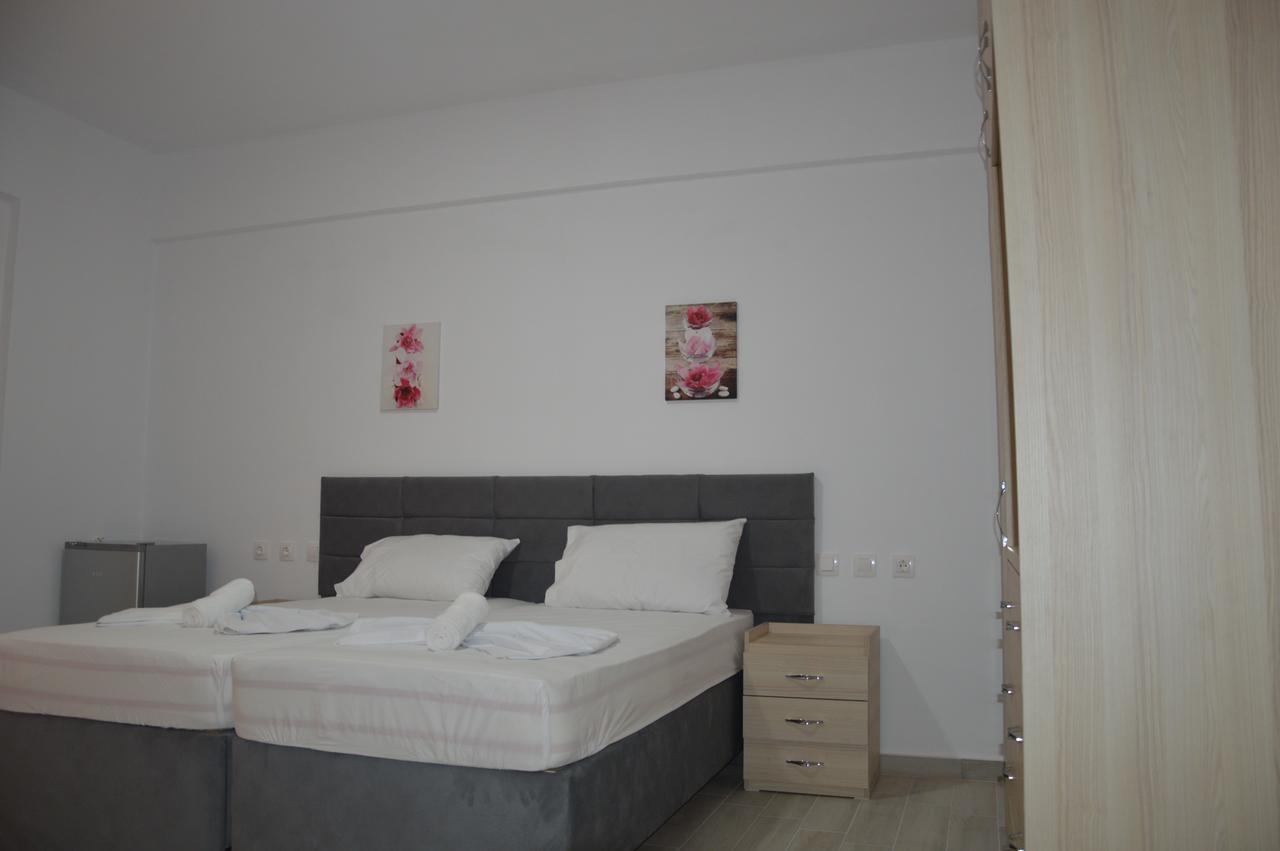 Mihalis Apartments Химара Экстерьер фото