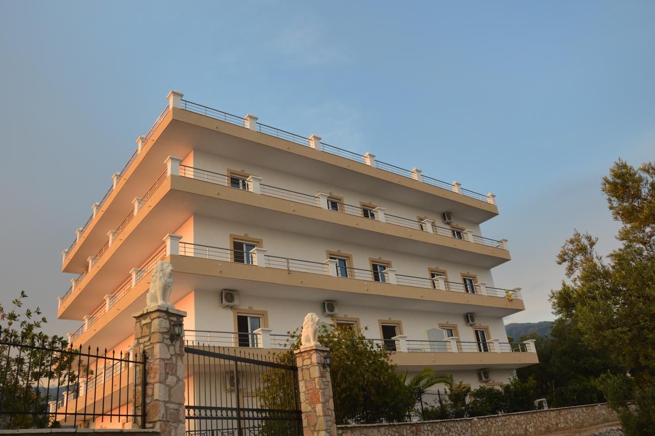 Mihalis Apartments Химара Экстерьер фото