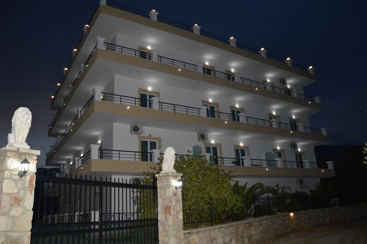 Mihalis Apartments Химара Экстерьер фото