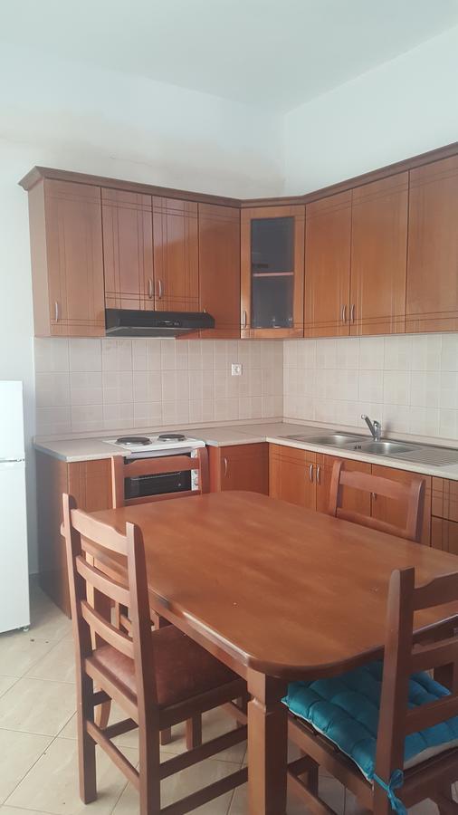 Mihalis Apartments Химара Экстерьер фото