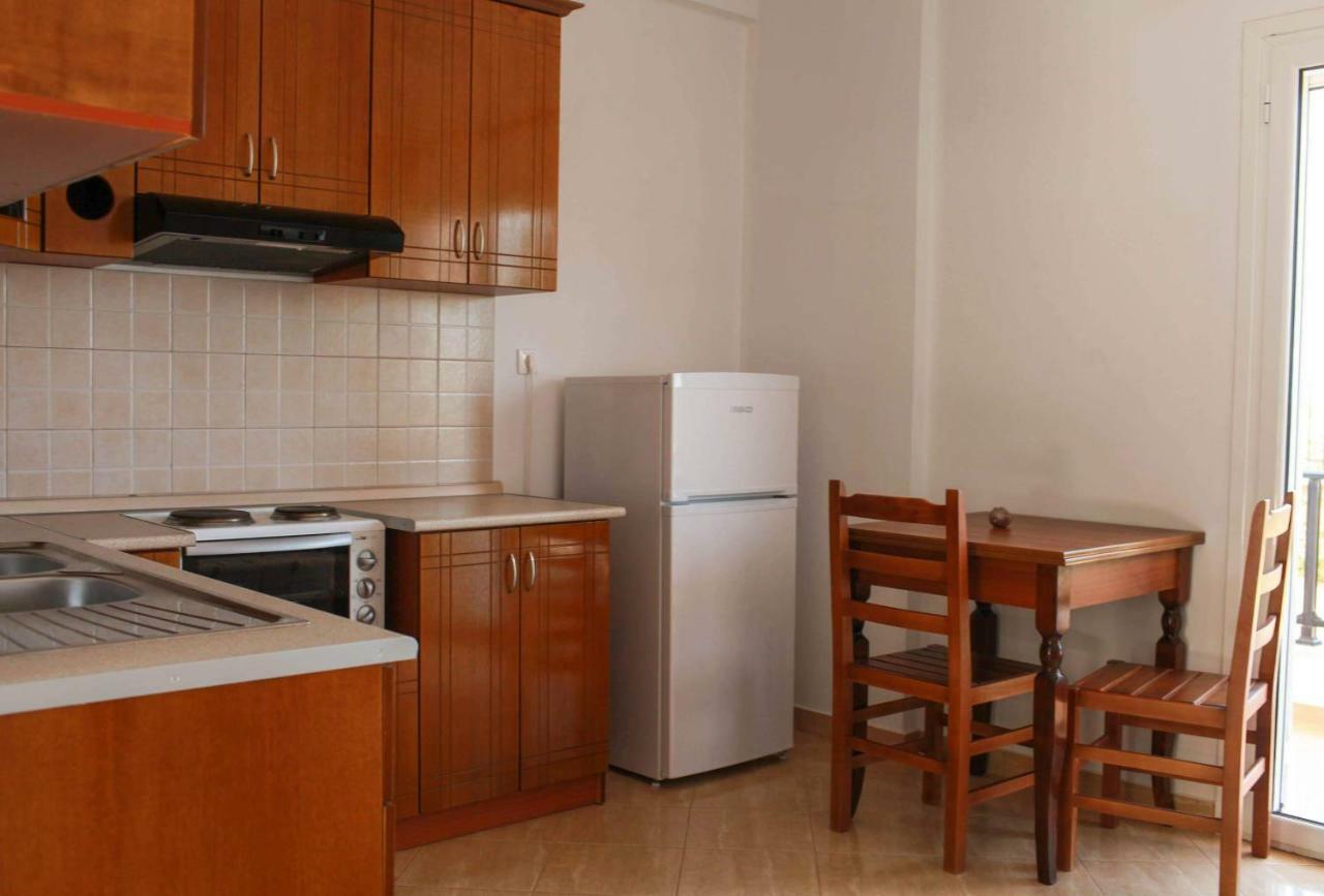 Mihalis Apartments Химара Экстерьер фото